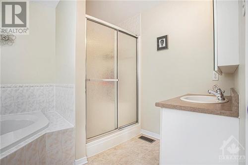 63 Chantilly Gate, Ottawa, ON - Indoor Photo Showing Bathroom