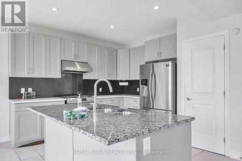 1665 Finley Crescent, London, ON - Indoor Photo Showing Kitchen With Upgraded Kitchen