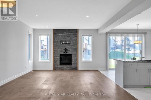 1665 Finley Crescent, London, ON - Indoor Photo Showing Living Room With Fireplace