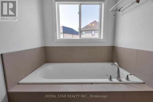 1665 Finley Crescent, London, ON - Indoor Photo Showing Bathroom