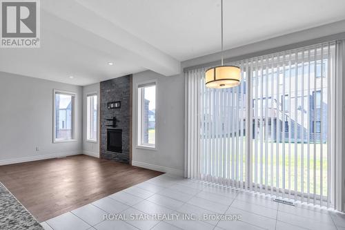 1665 Finley Crescent, London, ON - Indoor Photo Showing Living Room With Fireplace