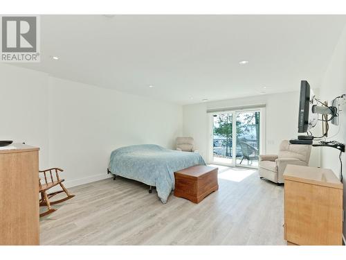 129 Summer Wood Drive, Kelowna, BC - Indoor Photo Showing Bedroom