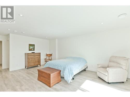 129 Summer Wood Drive, Kelowna, BC - Indoor Photo Showing Bedroom