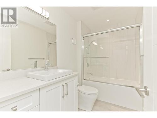 129 Summer Wood Drive, Kelowna, BC - Indoor Photo Showing Bathroom