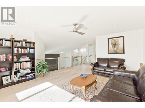 129 Summer Wood Drive, Kelowna, BC - Indoor Photo Showing Living Room