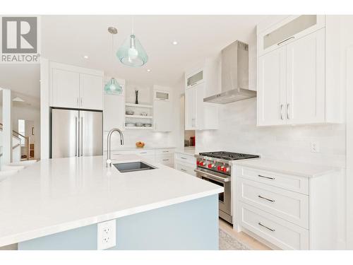 129 Summer Wood Drive, Kelowna, BC - Indoor Photo Showing Kitchen With Stainless Steel Kitchen With Upgraded Kitchen