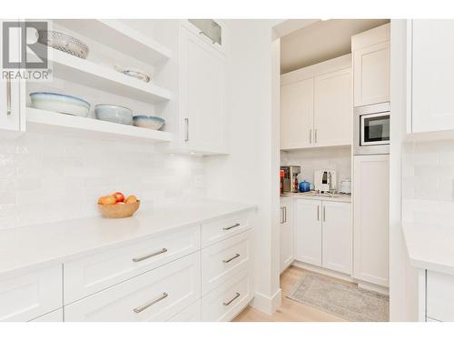 129 Summer Wood Drive, Kelowna, BC - Indoor Photo Showing Kitchen