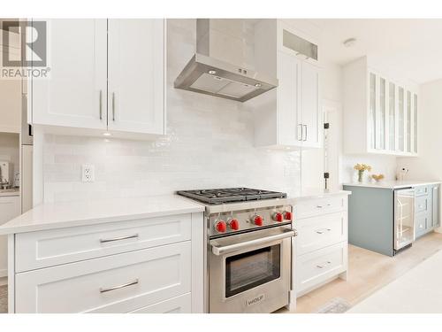 129 Summer Wood Drive, Kelowna, BC - Indoor Photo Showing Kitchen With Upgraded Kitchen