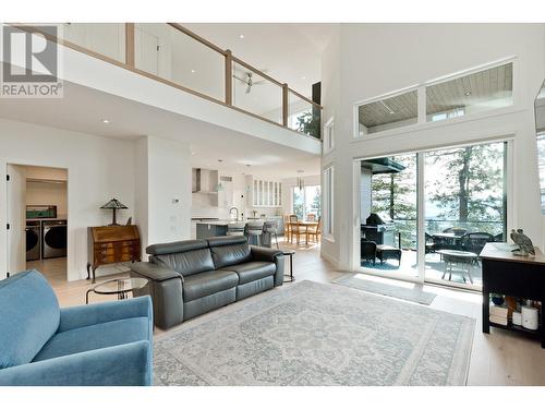 129 Summer Wood Drive, Kelowna, BC - Indoor Photo Showing Living Room