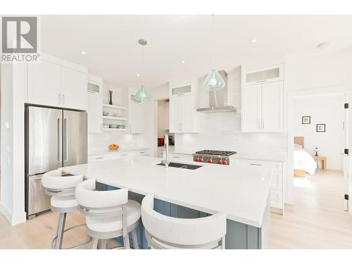 129 Summer Wood Drive, Kelowna, BC - Indoor Photo Showing Kitchen With Stainless Steel Kitchen With Double Sink With Upgraded Kitchen