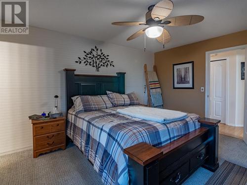 594 Clayton Crescent, Kelowna, BC - Indoor Photo Showing Bedroom