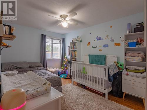 594 Clayton Crescent, Kelowna, BC - Indoor Photo Showing Bedroom