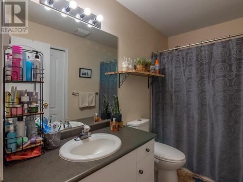 594 Clayton Crescent, Kelowna, BC - Indoor Photo Showing Bathroom