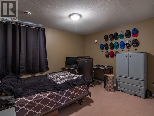 594 Clayton Crescent, Kelowna, BC - Indoor Photo Showing Bedroom