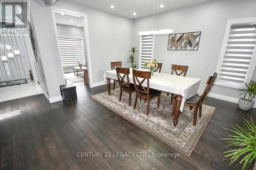 812 Jackpine Way, London, ON - Indoor Photo Showing Dining Room