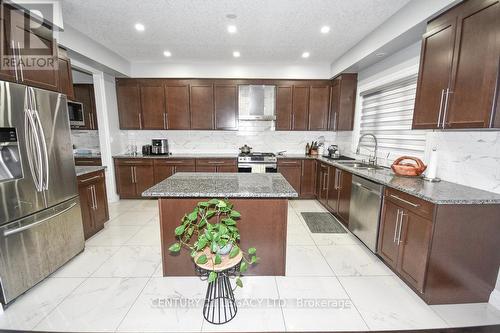 812 Jackpine Way, London, ON - Indoor Photo Showing Kitchen With Stainless Steel Kitchen With Upgraded Kitchen