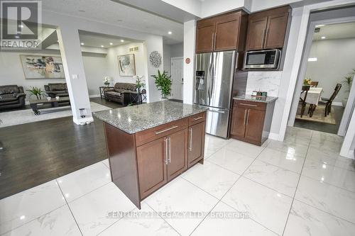 812 Jackpine Way, London, ON - Indoor Photo Showing Kitchen