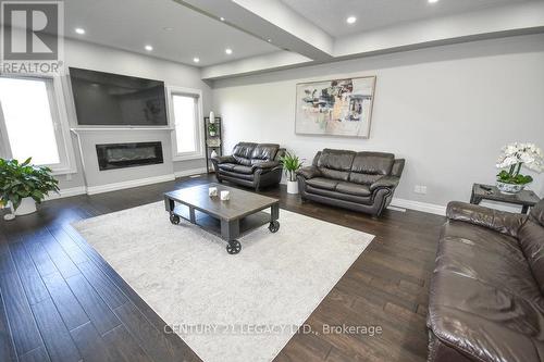 812 Jackpine Way, London, ON - Indoor Photo Showing Living Room With Fireplace