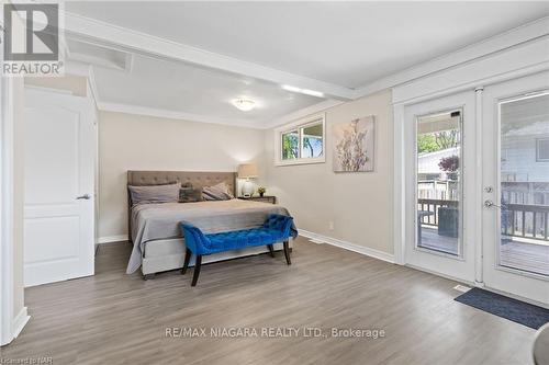 6235 Johnson Drive, Niagara Falls, ON - Indoor Photo Showing Bedroom