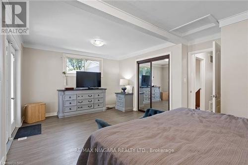 6235 Johnson Drive, Niagara Falls, ON - Indoor Photo Showing Bedroom