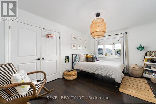 8 Runnymede Road, Port Colborne, ON - Indoor Photo Showing Bedroom