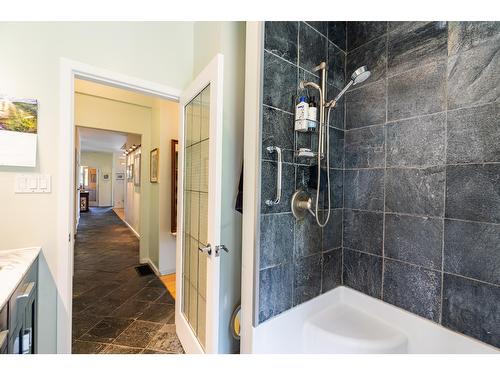 3447 Highway 3A, Nelson, BC - Indoor Photo Showing Bathroom