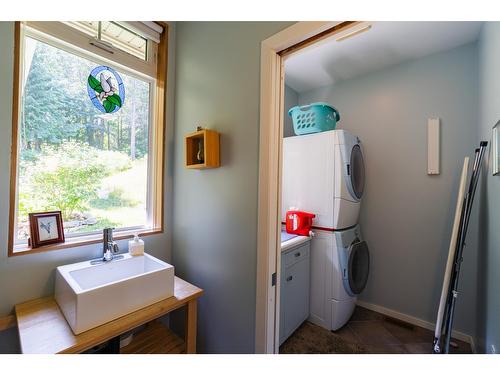 3447 Highway 3A, Nelson, BC - Indoor Photo Showing Laundry Room