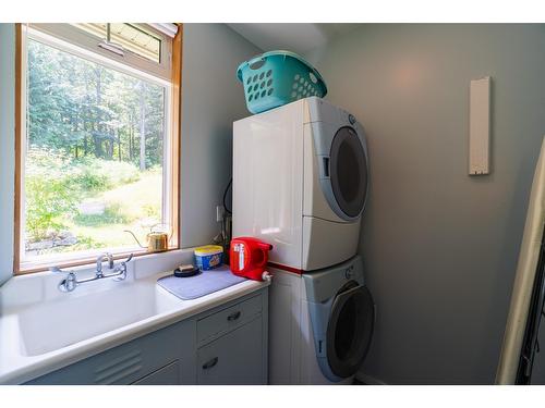 3447 Highway 3A, Nelson, BC - Indoor Photo Showing Laundry Room