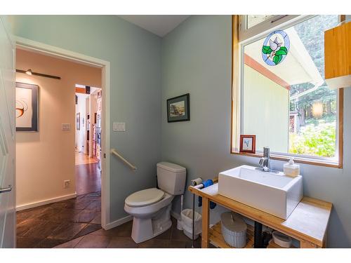 3447 Highway 3A, Nelson, BC - Indoor Photo Showing Bathroom