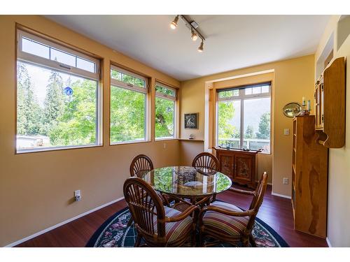 3447 Highway 3A, Nelson, BC - Indoor Photo Showing Dining Room