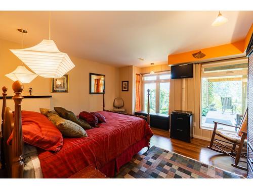 3447 Highway 3A, Nelson, BC - Indoor Photo Showing Bedroom