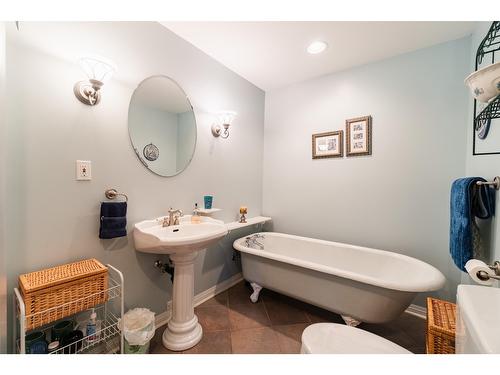 3447 Highway 3A, Nelson, BC - Indoor Photo Showing Bathroom