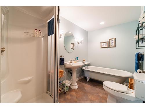 3447 Highway 3A, Nelson, BC - Indoor Photo Showing Bathroom