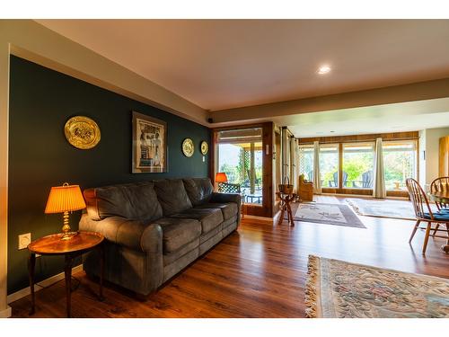 3447 Highway 3A, Nelson, BC - Indoor Photo Showing Living Room