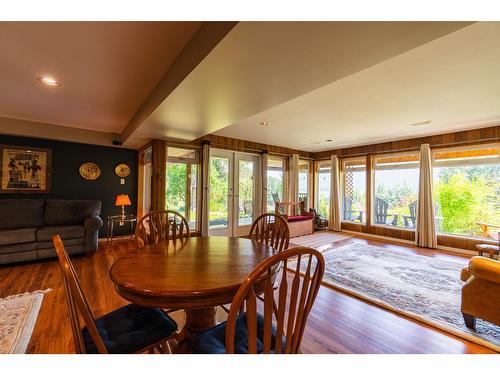 3447 Highway 3A, Nelson, BC - Indoor Photo Showing Dining Room