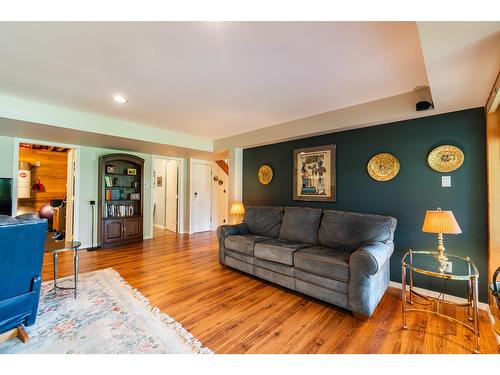 3447 Highway 3A, Nelson, BC - Indoor Photo Showing Living Room