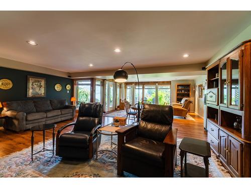 3447 Highway 3A, Nelson, BC - Indoor Photo Showing Living Room