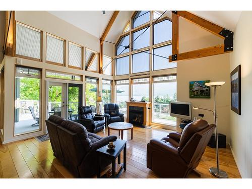 3447 Highway 3A, Nelson, BC - Indoor Photo Showing Living Room