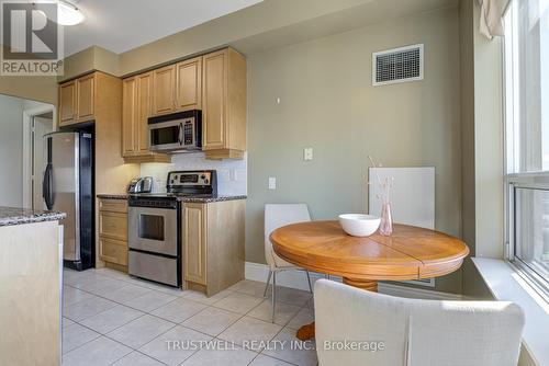 2305 - 78 Harrison Garden Boulevard, Toronto (Willowdale East), ON - Indoor Photo Showing Kitchen With Stainless Steel Kitchen