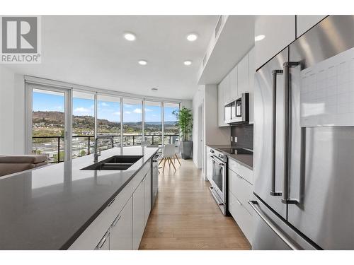 1232 Ellis Street Unit# 905, Kelowna, BC - Indoor Photo Showing Kitchen With Double Sink With Upgraded Kitchen