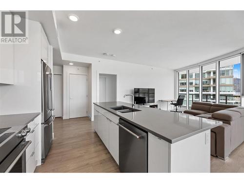 1232 Ellis Street Unit# 905, Kelowna, BC - Indoor Photo Showing Kitchen With Stainless Steel Kitchen With Upgraded Kitchen