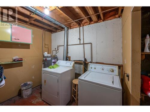 1539 Lawrence Avenue, Penticton, BC - Indoor Photo Showing Laundry Room