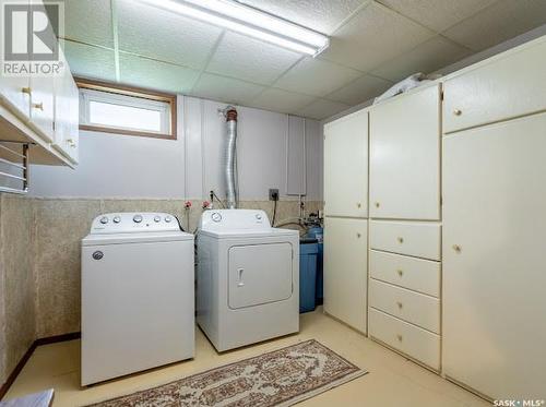 2843 Kutarna Crescent E, Regina, SK - Indoor Photo Showing Laundry Room