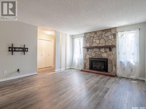 2843 Kutarna Crescent E, Regina, SK - Indoor Photo Showing Living Room With Fireplace