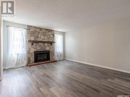 2843 Kutarna Crescent E, Regina, SK - Indoor Photo Showing Living Room With Fireplace