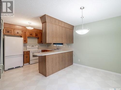 2843 Kutarna Crescent E, Regina, SK - Indoor Photo Showing Kitchen With Double Sink