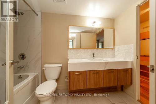 806 - 126 Simcoe Street, Toronto (Waterfront Communities), ON - Indoor Photo Showing Bathroom