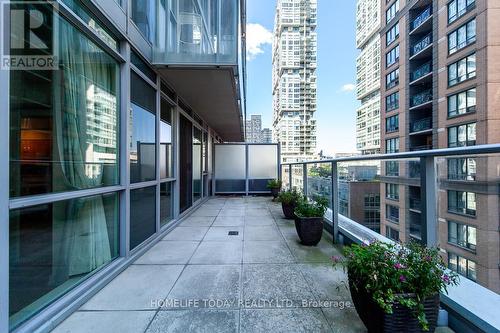 806 - 126 Simcoe Street, Toronto (Waterfront Communities), ON - Outdoor