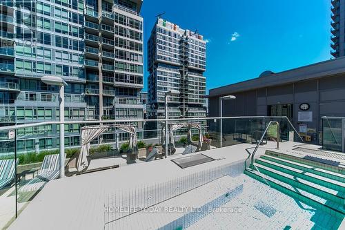 806 - 126 Simcoe Street, Toronto (Waterfront Communities), ON - Outdoor