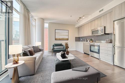 404 - 105 George Street, Toronto (Moss Park), ON - Indoor Photo Showing Kitchen